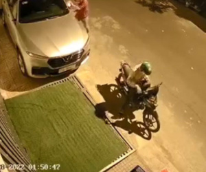 Choáng với tốc độ 'nhảy' gương của hai người đàn ông giữa đêm tối