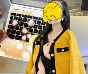 Con đổ nước hỏng laptop người lạ, bố mẹ gửi đơn kiện chủ nhân?