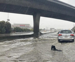 'Dòng sông trên trời' tấn công, California thành biển nước và tuyết