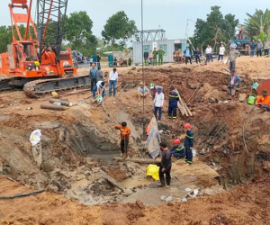 Sau hơn một ngày chưa thể cứu bé trai 10 tuổi rơi xuống trụ bê tông sâu 35m