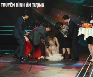 Diễn viên Huyền Lizzie ngã trên sân khấu VTV Awards 2022