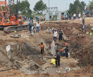 Dự tính nhổ cột cứu bé trai 10 tuổi rơi xuống trụ bê tông sâu 35m