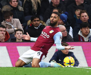 Thua sốc, Tottenham không thể đòi lại vị trí thứ 4 từ MU