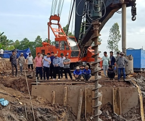 Đã xói 31/36m cột, dự kiến giải cứu bé trai trước sáng mai