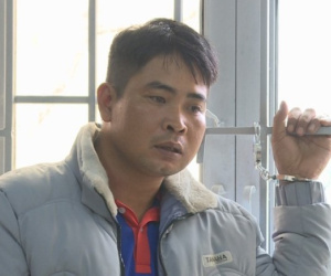 Thanh niên dùng đũa khống chế mẹ của người tình để hiếp dâm, cướp tài sản