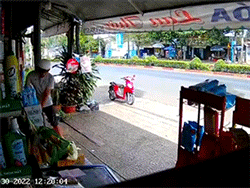 Clip: Ăn mặc lịch sự đi xe ga, thanh niên có hành vi đáng xấu hổ khiến cộng đồng mạng ngán ngẩm
