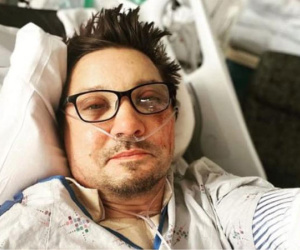'Hawkeye' Jeremy Renner lần đầu lộ diện sau tai nạn nguy kịch