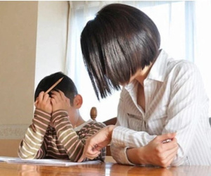 Từ 1/7/2023, bố mẹ ép con học tập quá mức có thể phải lao động công ích