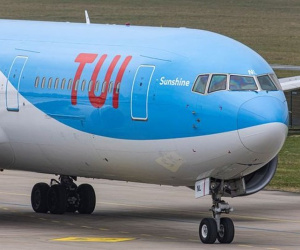 Ẩu đả trên máy bay, hai hành khách Anh đối mặt 20 năm tù