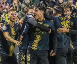 Barca toát mồ hôi trước 'tí hon' đến từ hạng 3 Tây Ban Nha