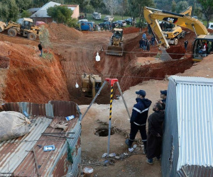 Bé trai 5 tuổi kẹt dưới giếng sâu 32m suốt 4 ngày đêm: Cuộc giải cứu nghẹt thở chấn động Ma-rốc