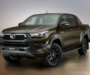 Bán tải Toyota Hilux tái xuất thị trường Việt