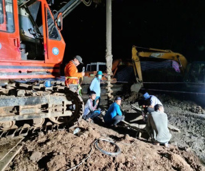 Chuyên gia Nhật Bản đến hiện trường vụ bé trai 10 tuổi rơi xuống trụ bê tông sâu 35m