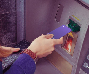 Người dân ngày càng ít rút tiền mặt tại ATM