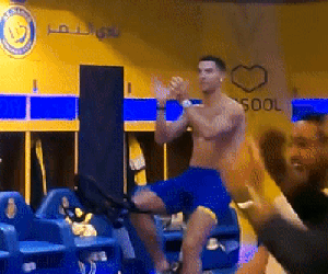 Chưa được đá cho Al Nassr, Ronaldo ngậm ngùi ăn mừng trong phòng thay đồ