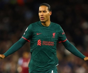Klopp 'sốc' khi bất ngờ mất Van Dijk trong một tháng