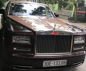 Rolls-Royce Phantom Lửa thiêng giảm tới 5,3 tỷ vẫn 'ế' khách