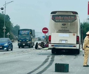Hai phụ nữ đi xe máy tử vong sau va chạm với xe khách