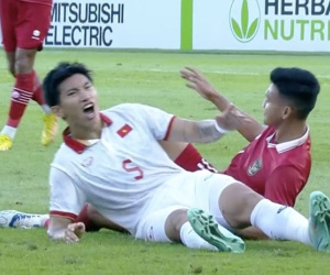 Báo Indonesia 'kể tội' Văn Hậu, chỉ ra 5 hành vi xứng đáng nhận thẻ
