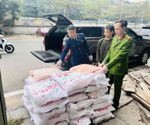 Phát hiện 1 tấn nầm lợn bốc mùi tập kết gần chợ Đồng Xuân
