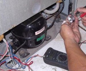Đang bơm khí gas thì tủ lạnh phát nổ, thợ sửa điện lạnh tử vong