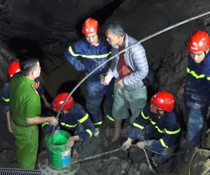 10 ngày chờ tin đưa bé trai rơi ống trụ bê tông về nhà