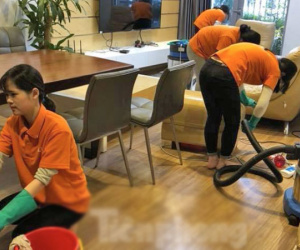 Bất ngờ với thu nhập của nhân viên dọn nhà dịp Tết