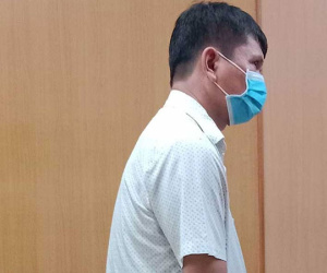 Mang nước tiểu đi đánh ghen, người đàn ông suýt bị đánh chết