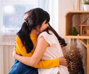 Sai lầm thường gặp của cha mẹ khiến con gái không thể 'dậy thì thành công'