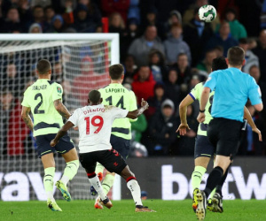 Đội bét bảng Ngoại hạng Anh loại Man City khỏi cúp Liên đoàn