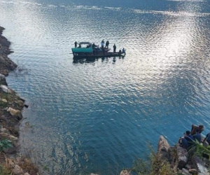 Ô tô lao xuống Sông Đà, 1 người đàn ông mất tích