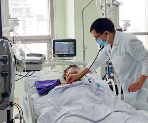 Truyền rượu cấp cứu bệnh nhân thập tử nhất sinh vì ngộ độc methanol