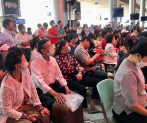 Đông nghịt người về quê đón Tết ở sân bay Tân Sơn Nhất