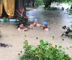 'Choáng' với hình ảnh các 'bợm nhậu' mùa nước lũ ở Philippines
