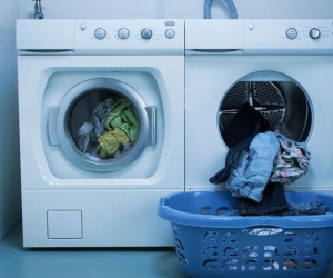 Không thấy con gái 3 tuổi trong bữa ăn tối, người cha đi tìm thì phát hiện sốc trong máy giặt
