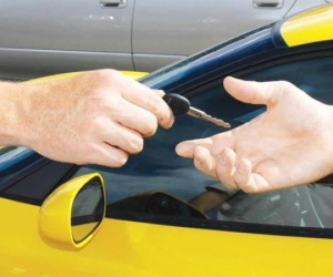 Cận Tết Nguyên đán, giá thuê xe ô tô tự lái cao 'cắt cổ' vẫn cháy hàng