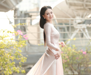 Mai Ngọc VTV khoe dáng chuẩn, với vòng eo 58cm
