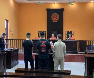 Nổ pháo mừng sinh nhật bạn, 3 thanh niên 'chia nhau' 16 tháng tù