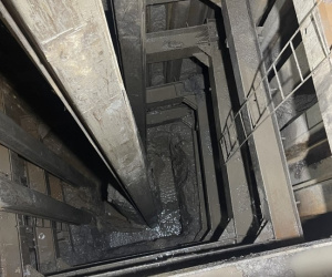 Bé trai lọt xuống trụ bê tông sâu 35m ở Đồng Tháp: Tiếp tục đào đến độ sâu 20m
