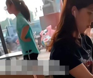 Bố đơn thân đi xem mắt để tái hôn, vừa thấy mặt đối phương liền tái mét mặt mày