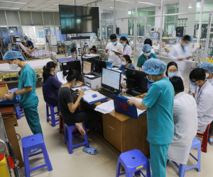 Thưởng Tết của bác sĩ: Nơi trăm triệu đồng, chỗ từ chối chia sẻ