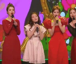 Việt Anh - Quỳnh Nga song ca tình tứ ở 'Gặp gỡ diễn viên truyền hình 2023'