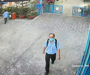 Truy xét kẻ trộm tiền hàng loạt giáo viên khi cả trường đang chào cờ