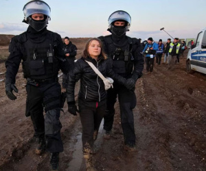 ‘Người hùng môi trường’ Greta Thunberg bị bắt ở Đức