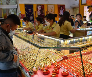 Giá vàng hôm nay 18-1: Giảm tiếp, USD bất ngờ tăng giá