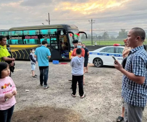 Xe 'nhồi' quá khách tông CSGT, tài xế còn livestream 'kêu oan'
