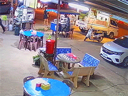 Kinh hoàng bình gas mini phát nổ sát mặt người bán hàng rong