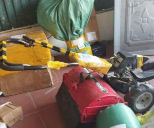 Giao hàng ngày giáp tết, shipper 'méo mặt' khi đóng gói đơn hàng là máy bừa, dân tình được phen cười 'té ghế'