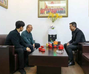 Chủ tịch VFF tặng quà Tết cho HLV Park Hang Seo và nói điều xúc động: 'LĐBĐ Việt Nam là nhà của ông'