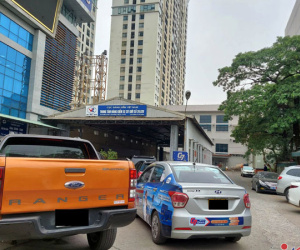 Hà Nội: 28 Tết hết cảnh xếp hàng, ngủ qua đêm giữ chỗ đăng kiểm ô tô
